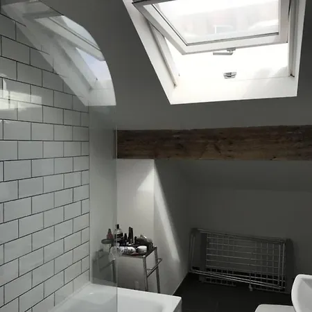 Modest Harbor Homestay Lyon
